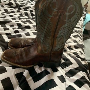 Ariat cowgirl boots